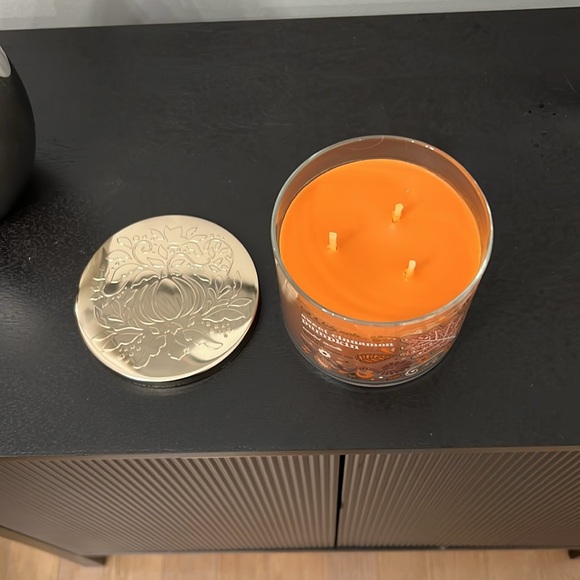 Bath and Body Works SWEET CINNAMON PUMPKIN 3 Wick Candle - Picture 2 of 3